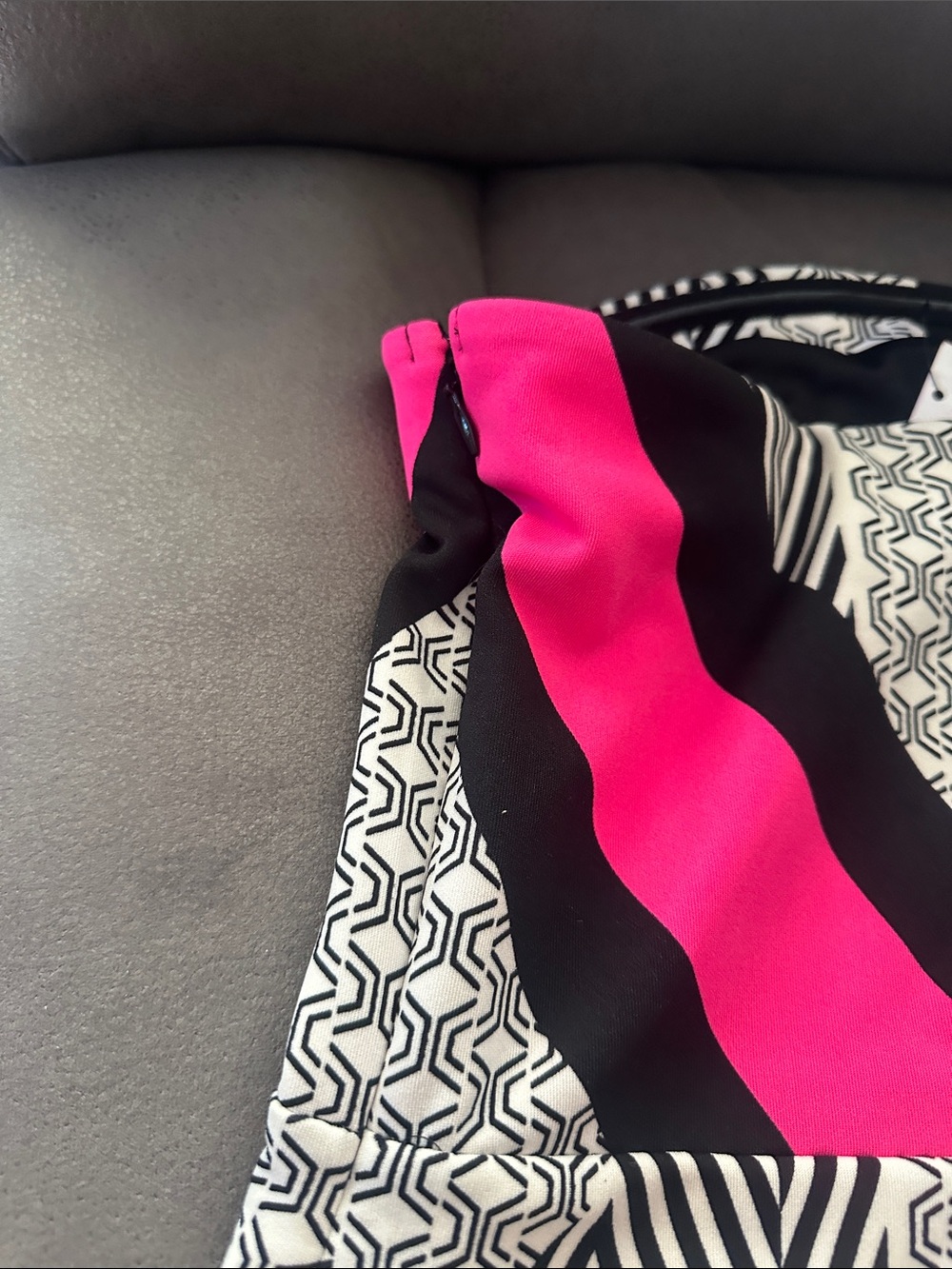 Express Black & White Geometric Dress with Pink Trim - Picture 3 of 4